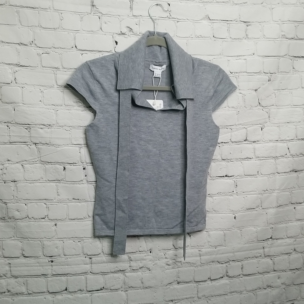 Urban Revivo Gray V Neck Collared Crop T-Shirt Large